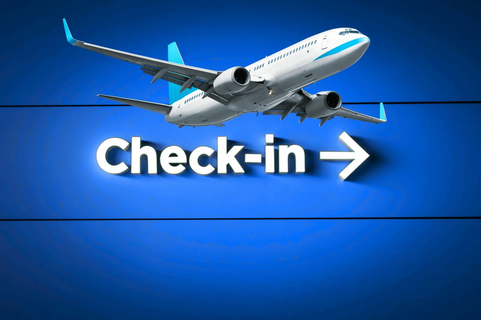 Blaue Flughafen-Anzeige mit dem Schriftzug Check-in und Pfeil, darüber ein startendes Passagierflugzeug